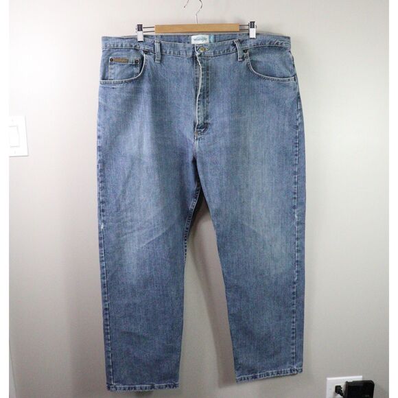 VGC Wrangler relaxed Fit Mens Jeans size 42 x 30 - Picture 1 of 5